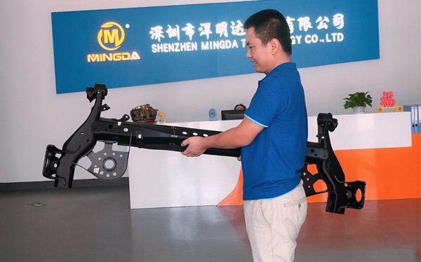 重磅新聞：洋明達3D打印機MD-666 1:1打印汽車保險杠，無縫組裝，模擬真實場景